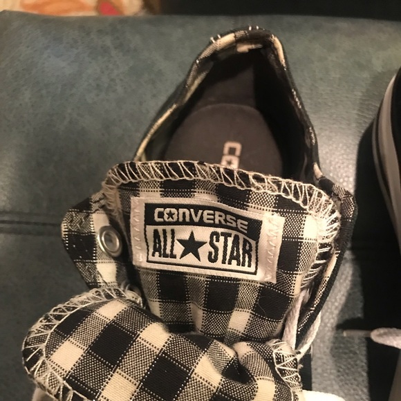 Women All Star Converse Size7 - Picture 2 of 6
